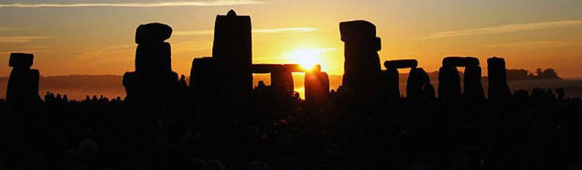 "Summer Solstice Sunrise over Stonehenge 2005". Licensed under CC BY-SA 2.0 via Commons - https://commons.wikimedia.org/wiki/File:Summer_Solstice_Sunrise_over_Stonehenge_2005.jpg#/media/File:Summer_Solstice_Sunrise_over_Stonehenge_2005.jpg